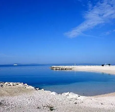 Beachfront Apartman *