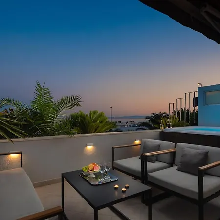 Beachfront Apartment *