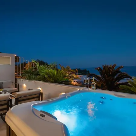 Beachfront Apartment *